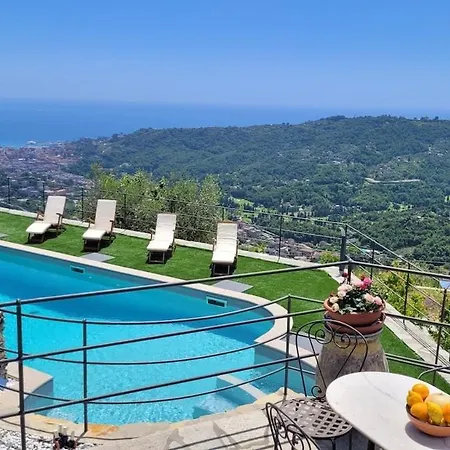 Feriehus Hillside Haven - Sea View Retreat With Pool Access *
