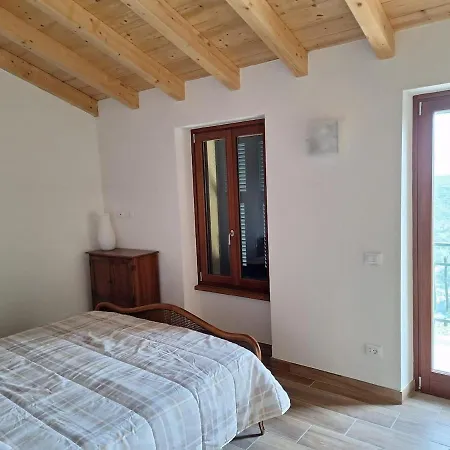 Hillside Haven - Sea View Retreat With Pool Access Feriehus