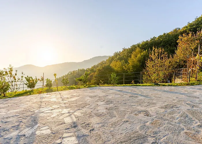 Hillside Haven - Sea View Retreat With Pool Access Ferienhaus *