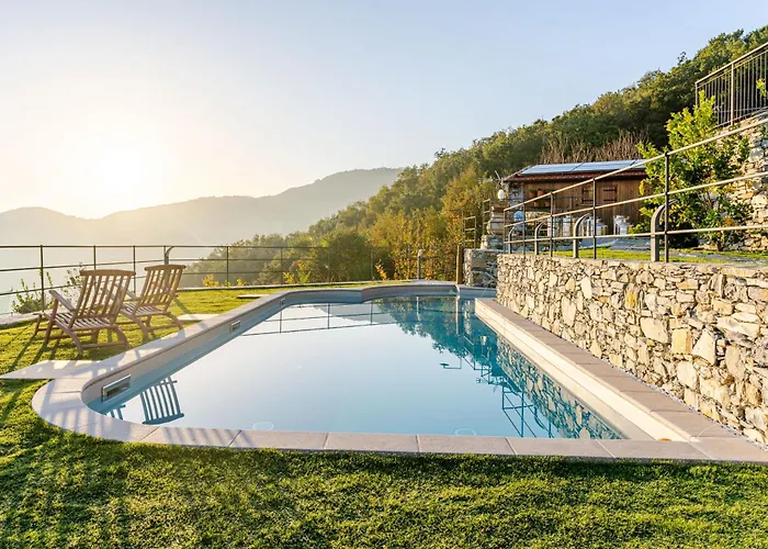 Hillside Haven - Sea View Retreat With Pool Access *