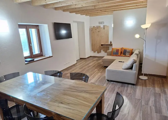 Hillside Haven - Sea View Retreat With Pool Access