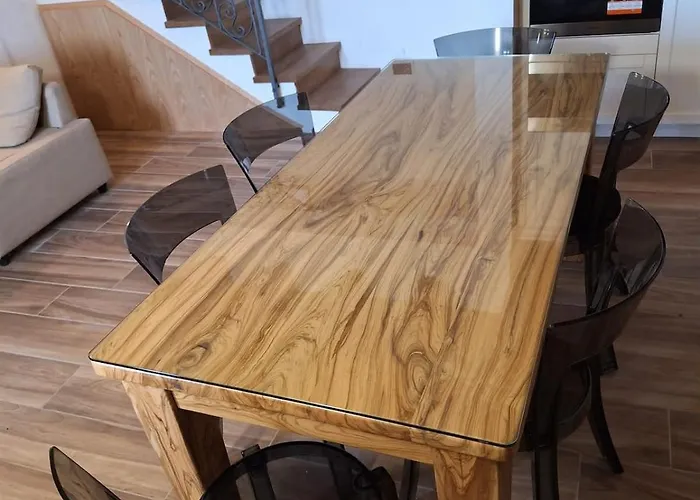 Hillside Haven - Sea View Retreat With Pool Access