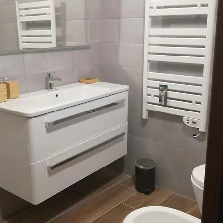 Hillside Haven - Sea View Retreat With Pool Access בית נופש *