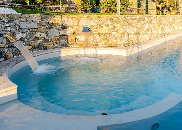 Feriehus Hillside Haven - Sea View Retreat With Pool Access