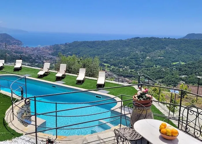 Feriehus Hillside Haven - Sea View Retreat With Pool Access *