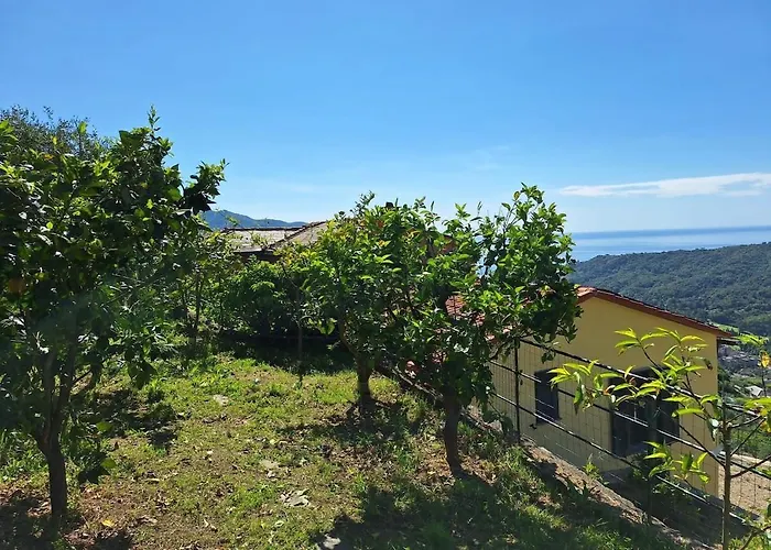 Hillside Haven - Sea View Retreat With Pool Access Feriehus *