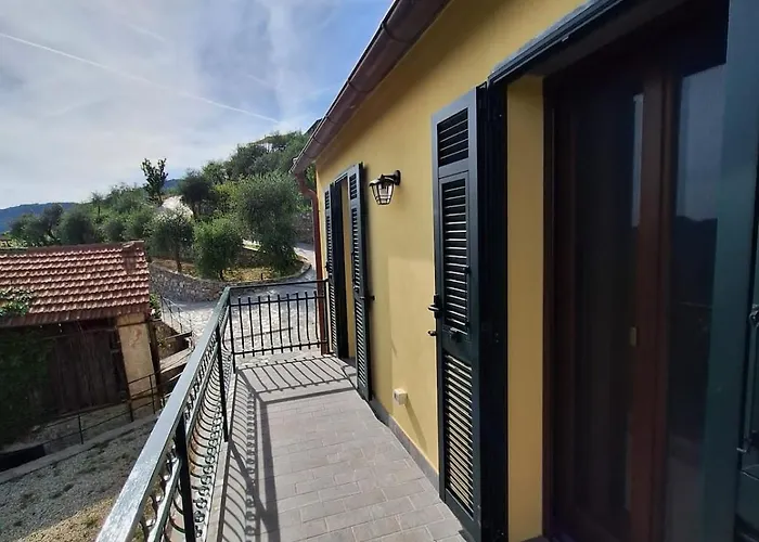 Prázdninový dům Hillside Haven - Sea View Retreat With Pool Access *